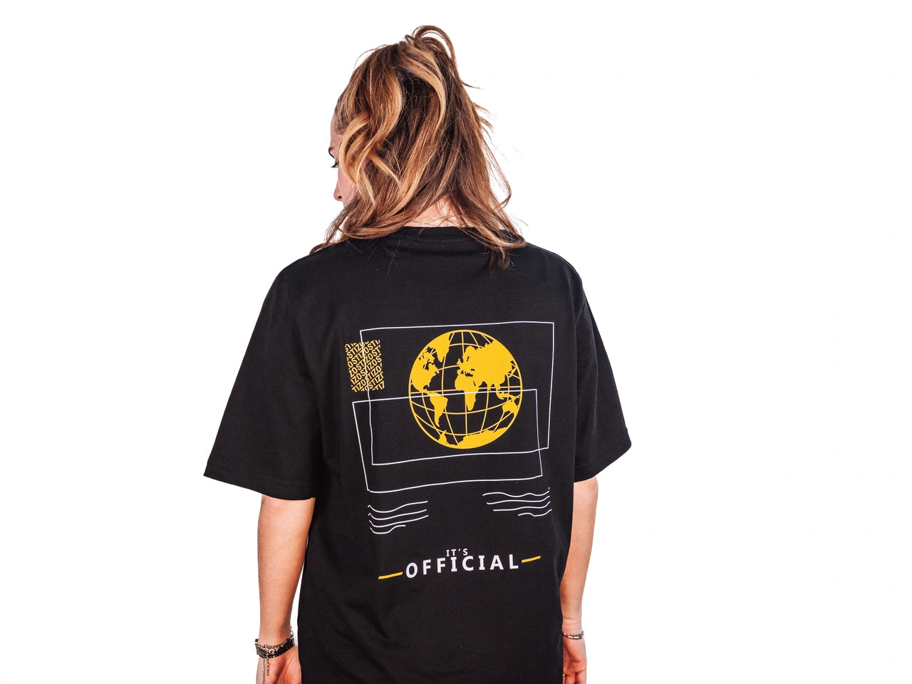 T-shirt "It's official"