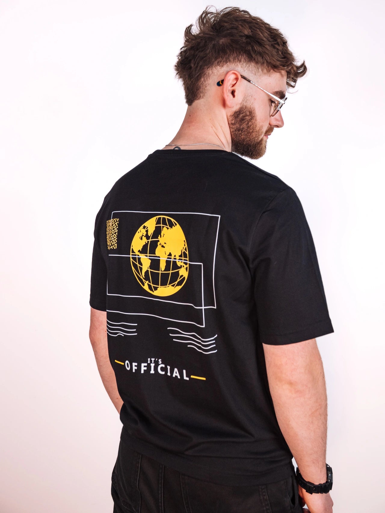 T-shirt "It's official"